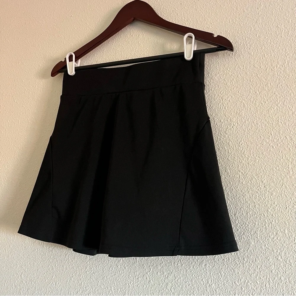 Amazon / Werena Black Women's Tennis / Athletic Skirt Skort Size Medium Pleated